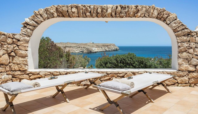 Prestigious villa on the most picturesque bay of Lampedusa. Residence or B&B