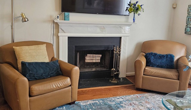 PriMary EVolution Properties ~ Atlanta - convenient, comfy, chic 3 bedroom home in Atlanta