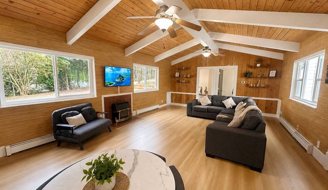 Private 2bed|1 bath spacious ground level suite with workspace, laundry, parking