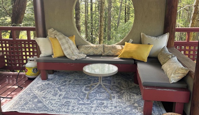Private Cabin w/Hot Tub Near Beaches & Trails 30 min from Victoria King Bed