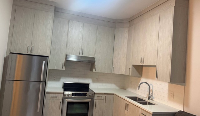 Private ground level 1 bed Suite near Surrey Memorial Hospital, Guildford mall.