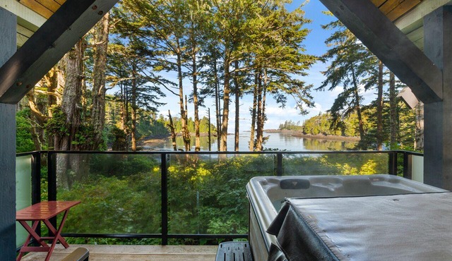 Private Hot Tub! Beachfront Cabin With Views! ⎮ Morning Mist