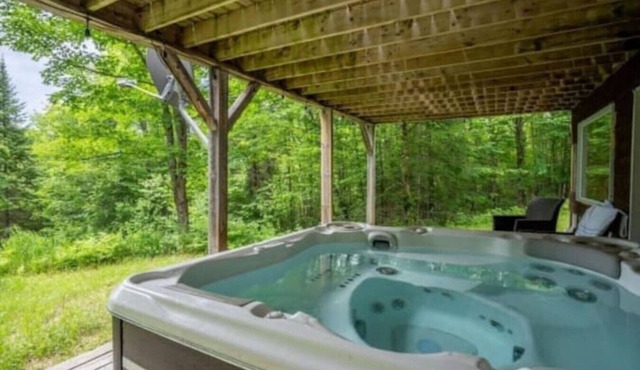 Private Hot Tub | Hiking | Skiing | Carriole