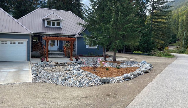 Private Hot Tub & Sled From Your Door!