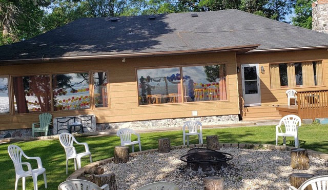 Private Lakefront Cottage