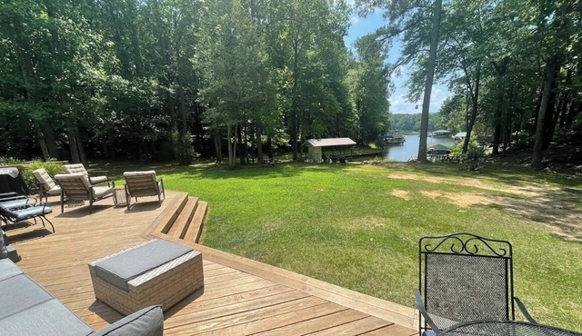 Private Lakefront Retreat, Centrally Located, Quiet Cove, Private Dock & Launch