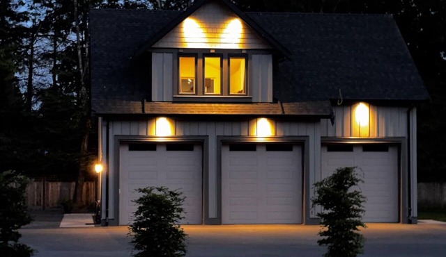 Private Langley loft near Thunderbird, Otter Trail Winery and Krause