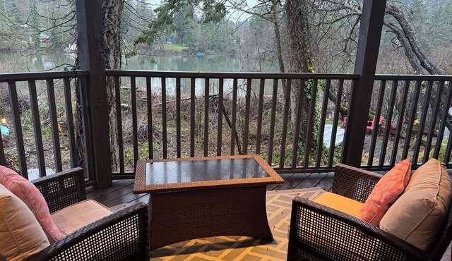 Private large up to 3 bedrooms waterfront suite,pet friendly.