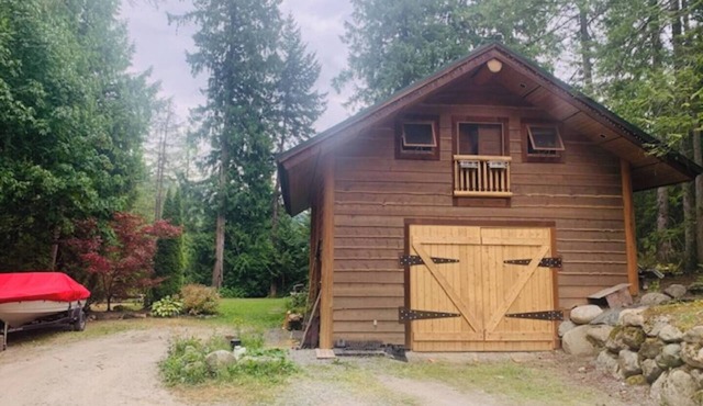 Private Mountain Detached Loft.