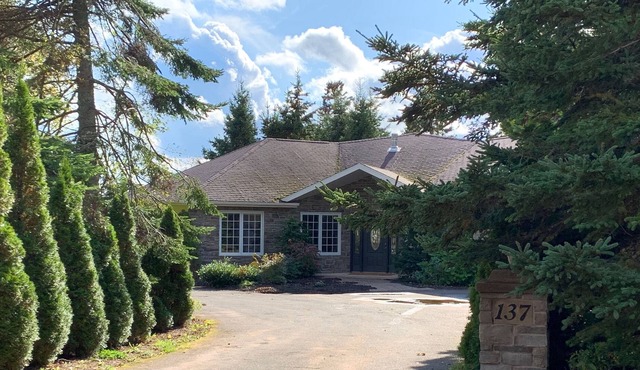 Private, OCEANFRONT Summer Home, 4 Bdrm 3 bath in Cavendish Resort Area