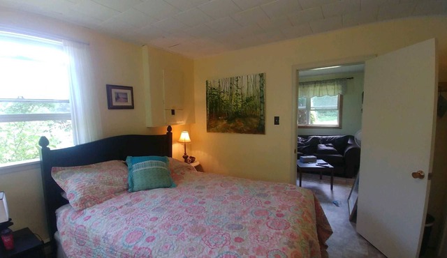 Private, Peaceful Cottage with Large Yard