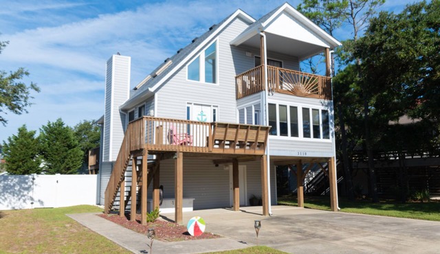 Private Pool🏊‍♂️ Hot Tub⛱ Walk or Bike to Beach🌊Soundview, Privacy Fence