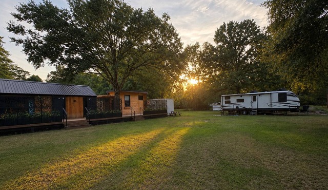Private RV + Wellness Studio Near Savannah. Sleeps 8 .Fire Pit.