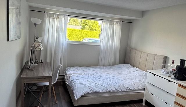 Private Suite · Private Bath · 10 min to Downtown