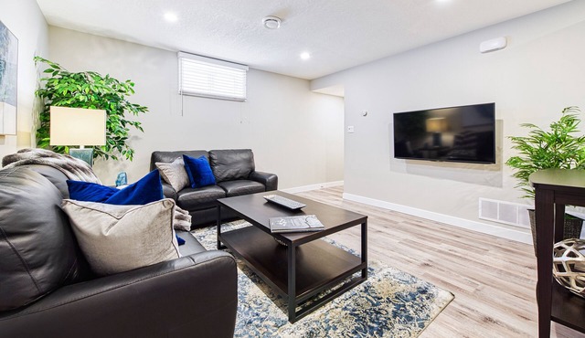 Private Suite | KING Bed | Professional Cleaning | Newly Renovated!