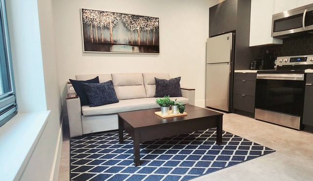 Private suite/Squamish 10 mins/Two king beds/Hike-ride-ski-climb-golf