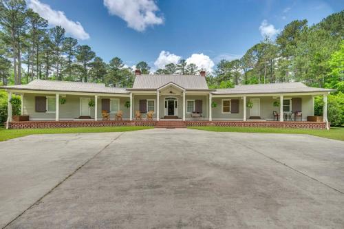Private Walterboro Estate w/Deck + Fire Pit!