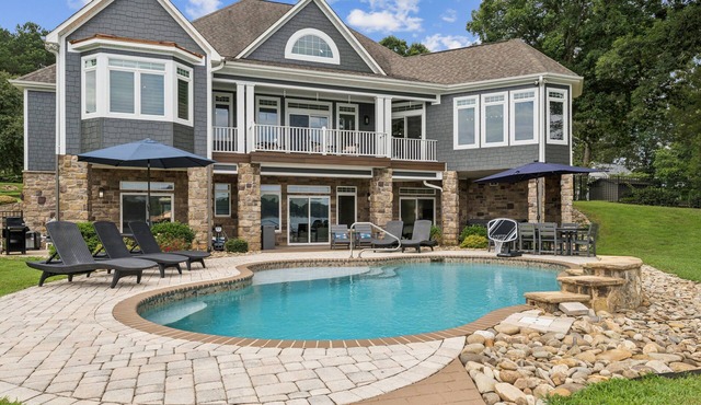 Private Waterfront Home with Pool, Hot Tub - ideal for up to 16