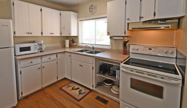 Property located close to the beach, park, grocery store and restaurants. n
