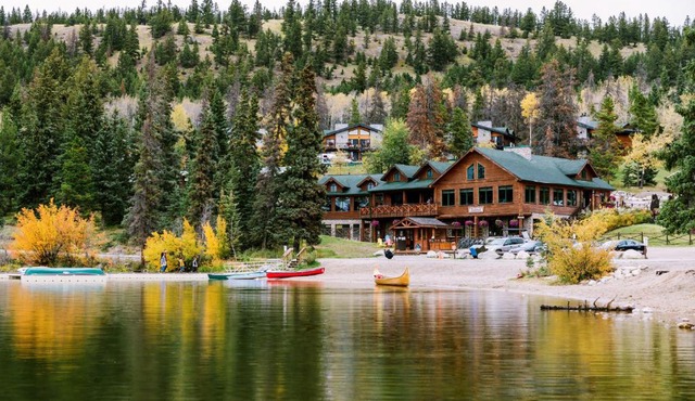 Pyramid Lake Lodge