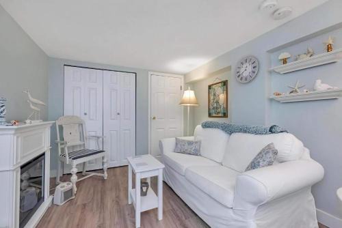 Quaint 1 bedroom lower suite in Victoria, BC