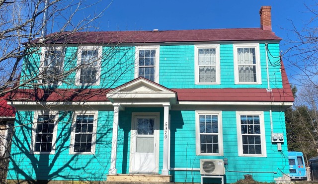 Quaint home conveniently located between Chester and Mahone Bay.