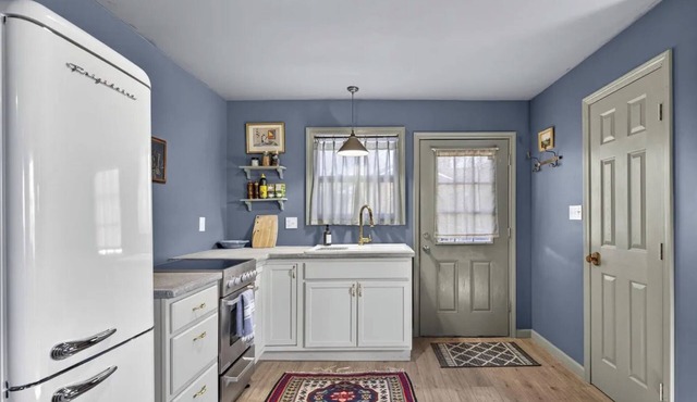 Quaint Mini Cottage in Shepherdstown - Walking Distance