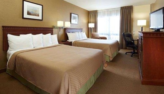 Quality Inn & Suites P.E. Trudeau Airport