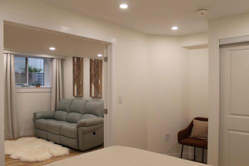Queen Bed Suite-Private Entrance