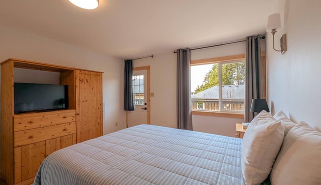 Queen studio suite in Ucluelet.