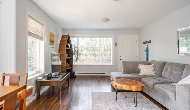 Quiet, Accessible Private Suite in View Royal, Near Victoria General Hospital