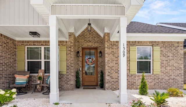 Quiet, Clean & Spacious 4bd near I-95 & Hospital with WiFi