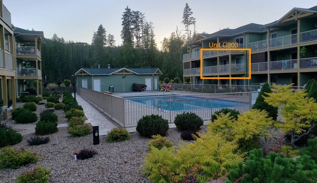 Quiet condo at beautiful Mabel Lake