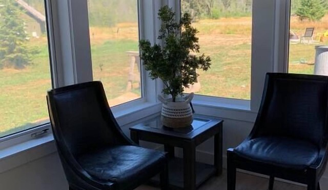 Quiet Country Home With Mountain View for 6 pets friendly
