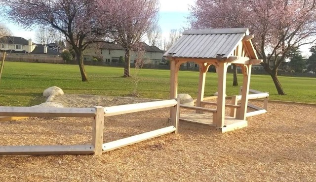 Quite and Convenient 1 Bed 1 Living Fiber Gig WiFi/AC/Parking/Near YVR
