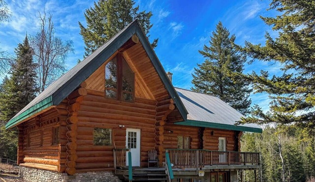 Raven`s Roost - Rural Cabin Minutes from Golden
