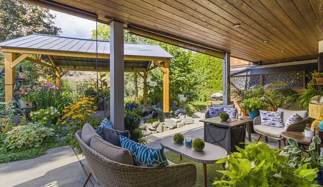 Rayleigh River Retreat - Garden Oasis