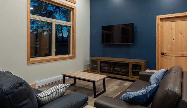 Red Fox Lodge, 2 bedroom, 2 bathroom with Hot Tub
