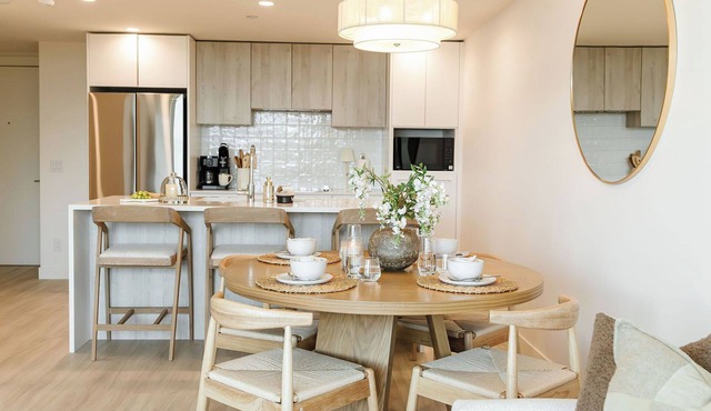 Relax in a modern 2 bedroom lakefront condo at Aqua Waterfront Village. You get lake views, stylish interiors, a pool, hot tub, gym, secure parking, plus quick access to wineries, cafés, trails & beaches. Perfect for a peaceful Kelowna getaway.