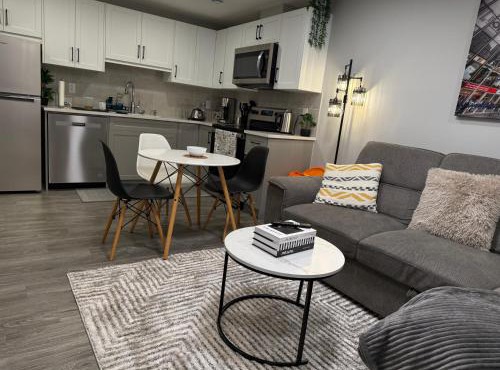 Relax, Recharge, Repeat 2Bedroom Walkout Haven