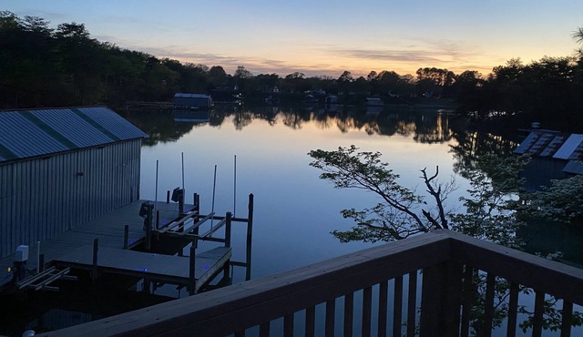 Relax & Refresh w/ Deck, Boathouse, Kayaks, Ping Pong...bring your boat!