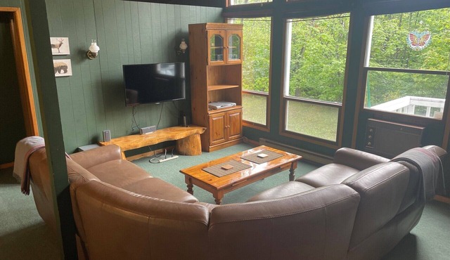 Relaxing Hillside Beach Cottage - Lake Winnipeg