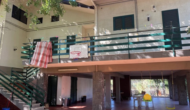 Rent a villa 450 square meters and a chalet 60 square meters Catania