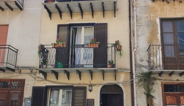 Rent rooms with bathroom for exclusive use in a downtown building