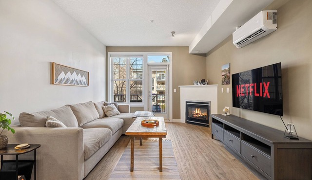 River Downtown Condo, King Bed, AC, Underground Parking, Saddledome & Stampede