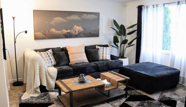 River View by the Border, stylish cozy centrally located in downtown St Stephen!