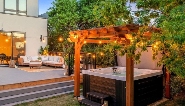 Riverfront HotTub|7 min to Stamp|3 King Bd|Game RM