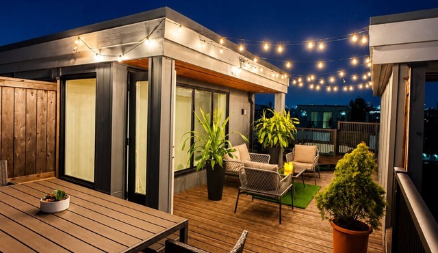 Riverfront retreat w/private rooftop deck