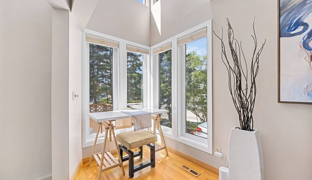 RIVERside Sleeps 10. minutes to Downtown!
