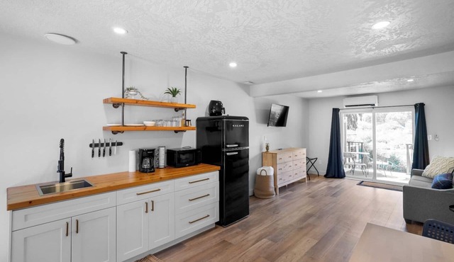 Riverside Studio | Kitchenette, Firepit, BBQ, Dock